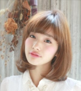 人気の大人可愛い斜めバング×ナチュラル内巻きミディー