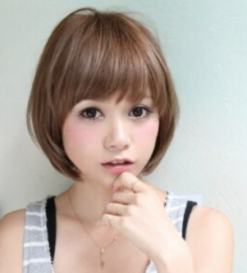 斜めバングで小顔☆ふんわりナチュラルショート・絶壁が解消◎