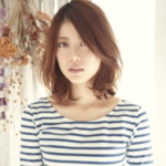 大人可愛い小顔ワンカールひし形ミディ・クセ毛風ふわミディはエアリー感が今の気分。