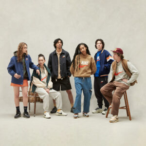 スニーカーセレクトショップ「atmos」が、タイムレスな魅⼒を放つアパレルコレクション「NIKE TREND CAPSULE」を発売致します。