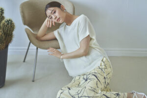 「non-no」専属モデル貴島明日香が起用されたPierrot2022/SSの新ビジュアルが登場