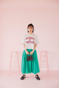 ティーンのカリスマ山之内すずがファッションブランドモデルに挑戦！「vis-a-vis（ビザビ）」新作アイテムを着こなす！