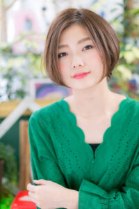 長めバングがアンニュイな色気を放つリップラインで史上最高に大人っぽく