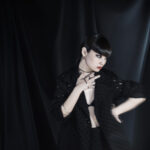 モデル秋元梢がリミ フゥ 20周年アニバーサリーコレクションに登場