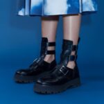 イギリスのファッションブランドAlexander McQueenウィメンズの新作「Rave Boots」が登場