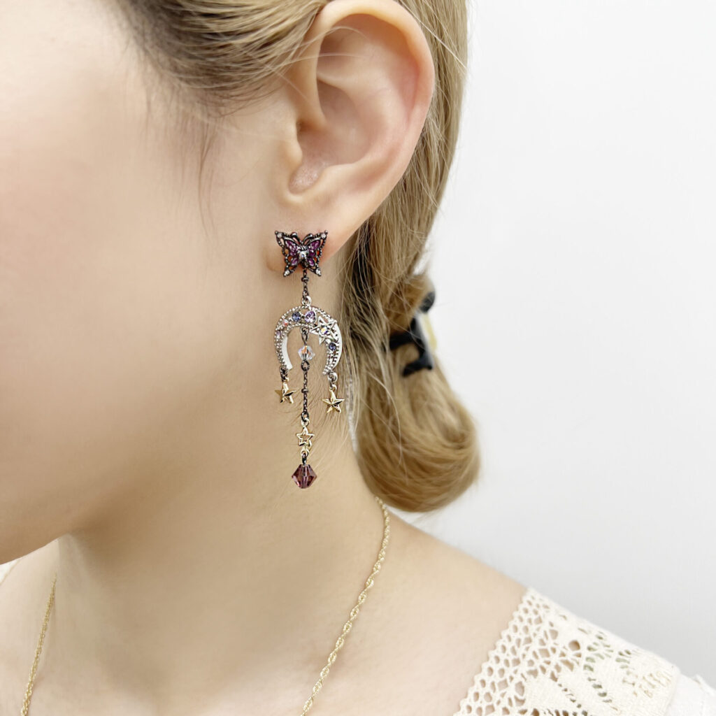 ANNA SUIが「占い」から着想を得た水晶玉モチーフネックレスを発売