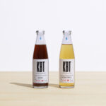 「ブルーボトルコーヒー」と東京・渋谷発のコンブチャブランド「KBT」がコラボ！ コーヒーとコーヒーチェリーのコンブチャを販売。