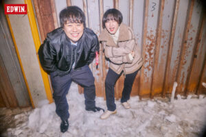 お笑い芸人・ラランドがEDWIN 暖ジーンズ動画に登場