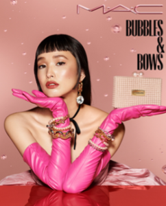 氷のように冷たくはじけるバブルと、​セクシーで贅沢なボウで彩られた世界を表現した​M・A・Cホリデーコレクション「バブルズ & ボウ」の世界が楽しめる​イベントをSHIBUYA109渋谷店にて開催！