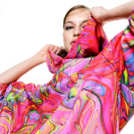 デシグアルがデジタルアート・菌糸体・タータンチェックからのインスピレーションをミックスした、マリア・エスコテとのサイケデリックな新コレクションを発表