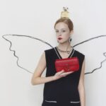 この度、「マーク ジェイコブス (MARC JACOBS)」は、バレンタインシーズンにおすすめのハンドバッグ、ジュエリー、フレグランスを全国のストアおよび公式オンラインストアにて展開いたします。