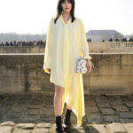 ロエベ 2023年秋冬ウィメンズコレクションに女優の本田翼をはじめ、NCTのテヨンや、NMIXXなどのセレブリティが来場