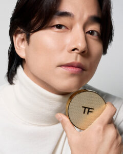 コン・ユが纏う、光と影を操る、うるおい溢れるクッション ファンデーション。最新ビジュアルを公開。