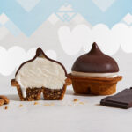 ワクワクする夏の冒険の始まり！チーズソフトクリームとチョコナッツが出会った 夏季限定プロダクト「CHEESE WONDER BLUE PENGUIN（チーズワンダー ブルー ペンギン）」が登場！