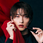 横浜流星さんが纏う、アーリー オータム コレクション。つけたての軽やかな心地よさが続く、コンフォートマットリップ「ルージュ アンリミテッド キヌマット」新発売