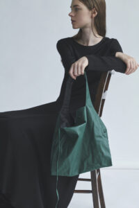 discord Yohji Yamamoto、鮮やかなカラーリングの「INFINITE」