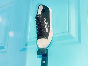 ジミー チュウ、新作のユニセックスなローテクスニーカーPALMAをローンチ ！