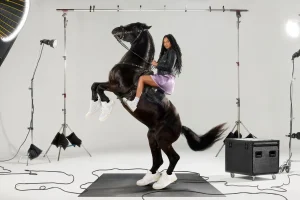 コーチ、"ソーホー スニーカー" の新キャンペーン "Not Just For Walking" を発表