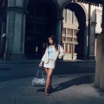 【マーク ジェイコブス】夏の装いに映えるキルティングデニムとレザーのコンビネーションが魅力の「ザ キルテッド デニム チェーン サック バッグ」が登場！