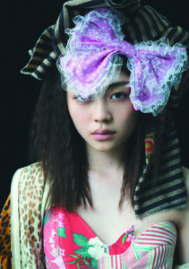 【滝澤エリカ：インタビュー】公開中の映画『見える子ちゃん』で生徒会長役「ヒカリ」役に抜擢。理知的な中に見え隠れする可愛らしさと、凛とした佇まいが真似できない彼女の魅力。次世代女優の演技も、その個性にも注目です！