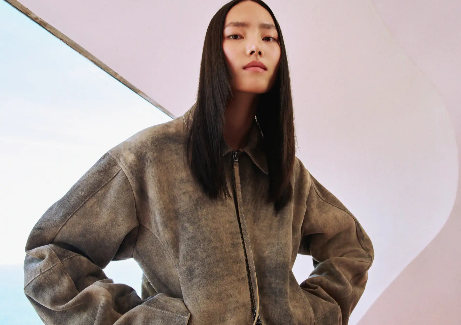H&M Studioから、コペンハーゲンの洗練を纏う「PRE-FALL」コレクションを発表