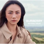 バーバリー ビューティが描く、この秋の彩り。バーバリー チェックを纏う新ブラッシュと、艶やかな発色のブリット シャイン新色が登場。