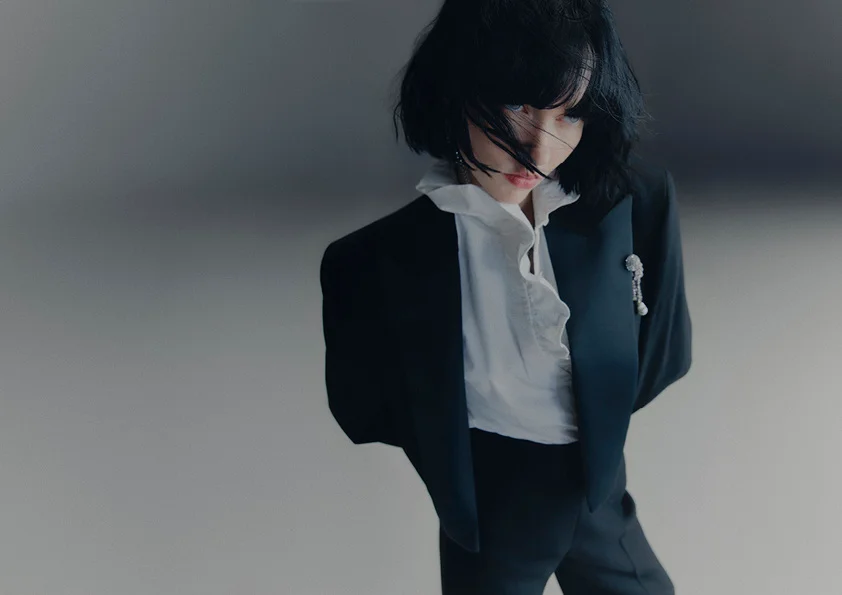 H&M Studioから、大胆な“ニュー・ロマンティック”の精神を讃えるHoliday Capsule Collectionを発表