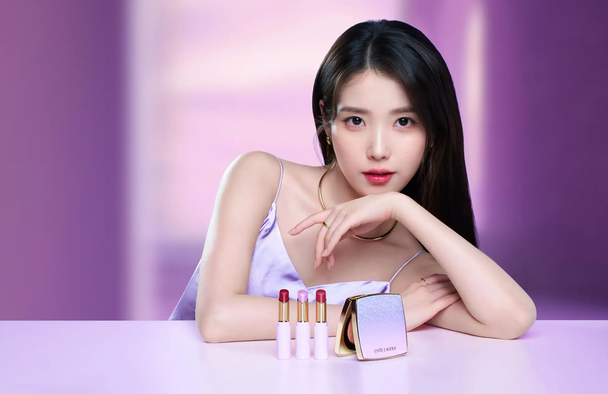 エスティ ローダーより、”幸運の花”ライラックが咲き誇るホリデー コレクションが登場。来年の幸福を願う特別な「ラベンダー キス コレクション」。