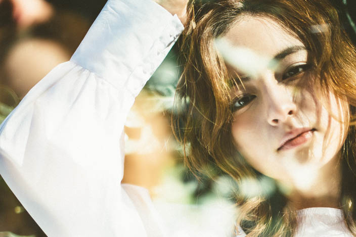 光に溶ける輪郭、記憶のポートレート